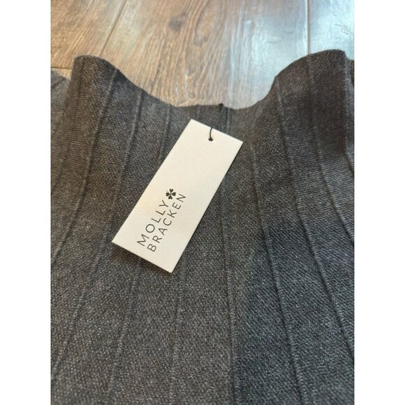 Molly Bracken NWT Gray Scalloped Edge Knit Skirt Size M/L - Picture 2 of 7